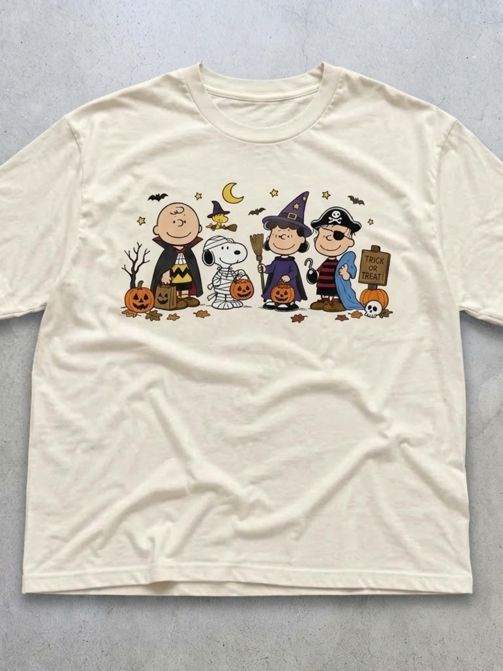 Gildan Cream Peanuts Halloween Graphic
Short Sleeve Tee